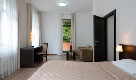 Апартаменты с кухней-гостиной и с балконом (вид на озеро), корпус 3