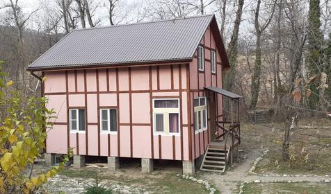 Романтик у реки