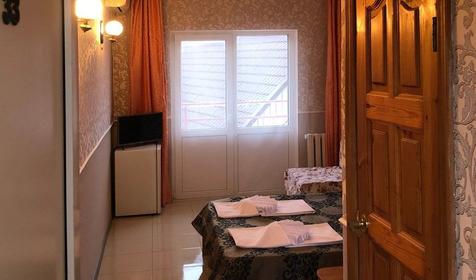 Трехместный стандарт (с балконом и видом на море)