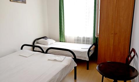 Трехместный