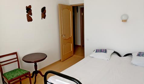 Трехместный