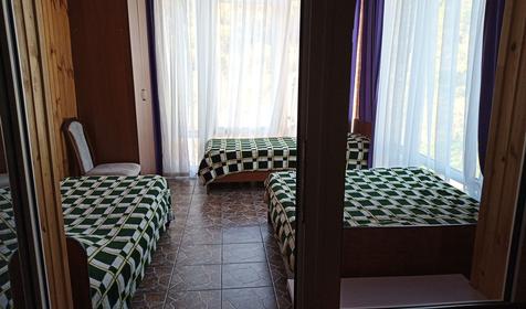 Шестиместный