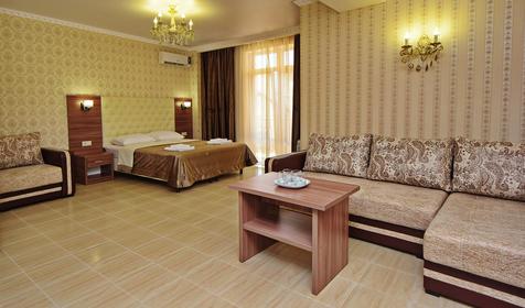 Полулюкс пятиместный с балконом