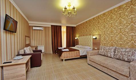 Полулюкс пятиместный с балконом