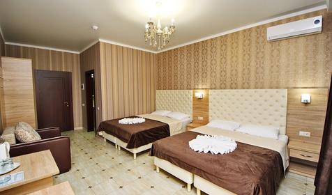 Полулюкс пятиместный с балконом