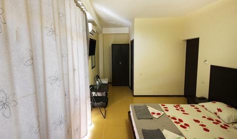 Трехместный