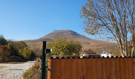 У подножия горы Шизе