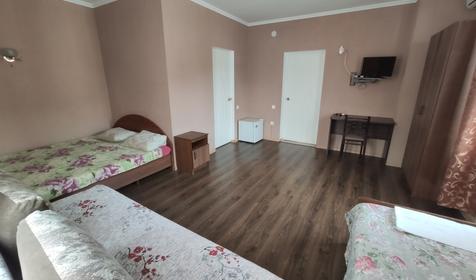 Пятиместный с балконом