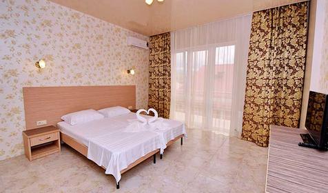 Полулюкс трехместный с балконом