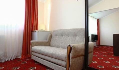 Двухместный двухкомнатный полулюкс. Отель Максимус, Анапа