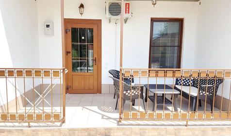 Квартира с террасой на 4-6 человек (первый этаж)