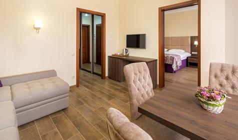 Люкс четырехместный двухкомнатный