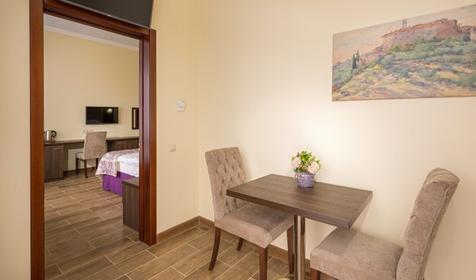 Люкс четырехместный двухкомнатный