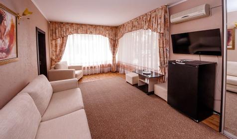 Четырехместный люкс с видом на город. Гостиница Самара, Геленджик