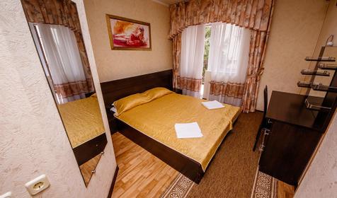 Четырехместный люкс с балконом. Гостиница Самара, Геленджик