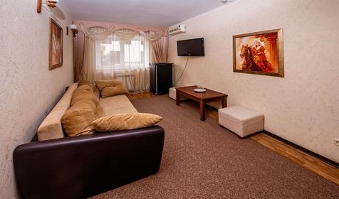 Четырехместный люкс с балконом. Гостиница Самара, Геленджик