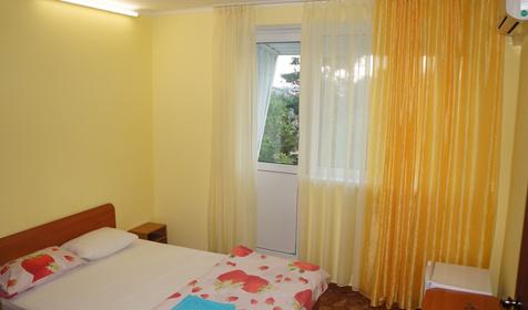 Трехместный