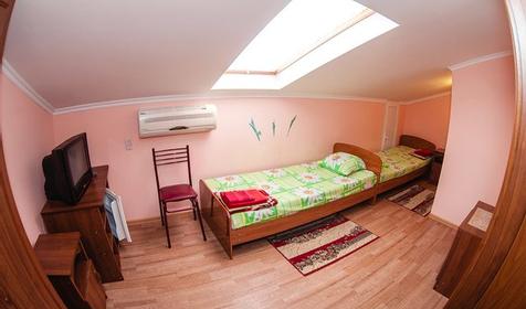 Бюджетный 2-местный (мансарда). Гостевой дом Елена, Анапа