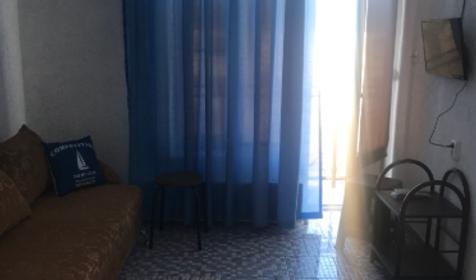 Четырехместная с балконом. Отель Лайт Четырехместная с балконом, Кучугуры