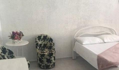 Двухместная розовая. Отель Двухместная розовая Бриз, Кучугуры