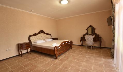 Люкс двухкомнатный четырехместный. Отель Замок Азов, Темрюк, Пересыпь