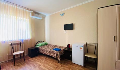 Трехместный с двумя односпальными кроватями и диваном