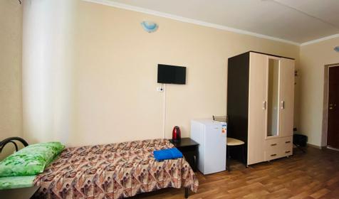 Трехместный с двумя односпальными кроватями и диваном