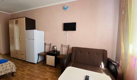 Трехместный с двумя односпальными кроватями и диваном