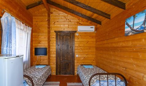 Четырехместный домик, 2 категория. База отдыха Самоцветы, Темрюкский район, п. Веселовка