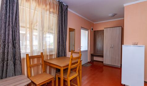 Четырехместный домик, 1 категория. База отдыха Самоцветы, Темрюкский район, п. Веселовка