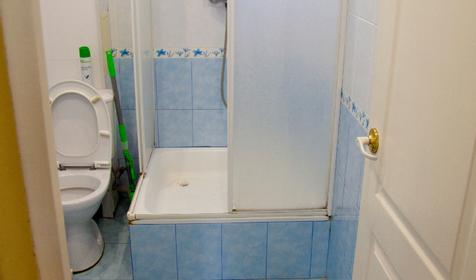 Комната для семьи из четырех человек с кухонной зоной