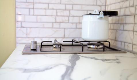 Комната для семьи из четырех человек с кухонной зоной