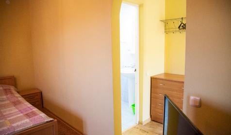 Комната для семьи из трех человек с кухонной зоной