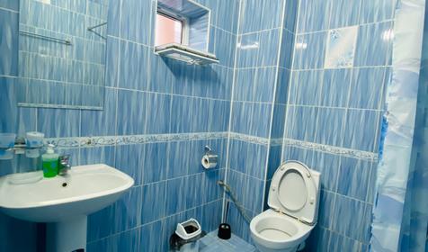 Трехместный с двуспальной и односпальной кроватями