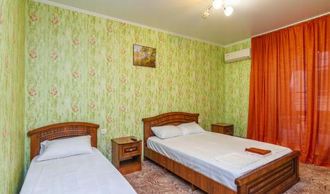 Трехместный. Мини-гостиница Алые Паруса, Новомихайловский