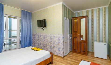 Трехместный с балконом и видом на море. Мини-гостиница Алые Паруса, Новомихайловский