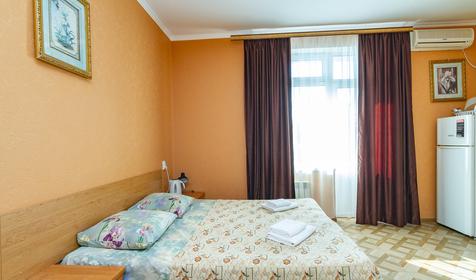 Двухместный стандарт с балконом. Гостиница Уралочка, Сочи, Лазаревское