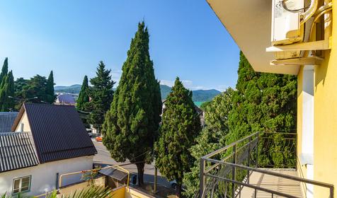 Двухместный стандарт с балконом. Гостиница Уралочка, Сочи, Лазаревское