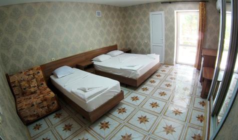 Трехместный полулюкс с балконом