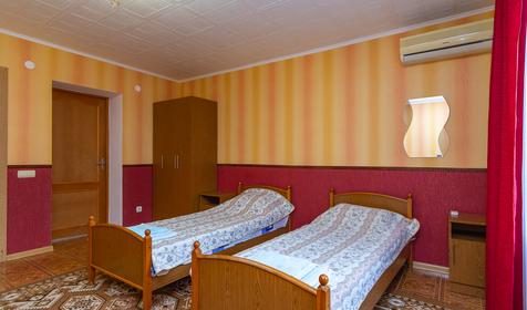 Четырехместный с балконом. Гостевой дом Афродита, Геленджик, Голубая бухта