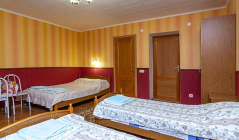 Четырехместный с балконом. Гостевой дом Афродита, Геленджик, Голубая бухта