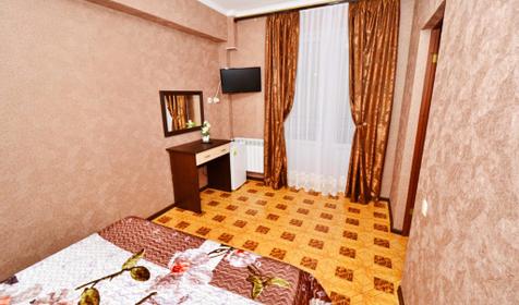  Люкс пятиместный двухкомнатный с балконом