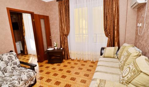  Люкс пятиместный двухкомнатный с балконом