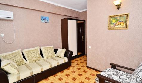  Люкс пятиместный двухкомнатный с балконом