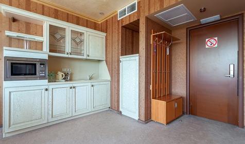 Люкс двухместный двухкомнатный с балконом