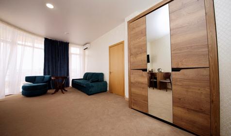  Люкс двухместный двухкомнатный (вид на море)