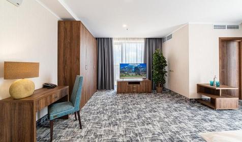  Апартаменты четырехместный (с бассейном)