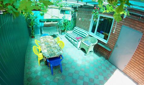 Дом трехкомнатный с отдельным двором