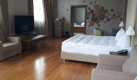 Улучшенный шестиместный с тремя спальнями и гостиной