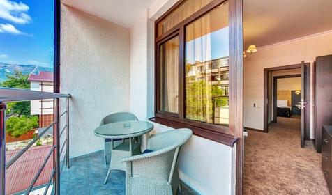 Люкс двухместный двухкомнатный с балконом